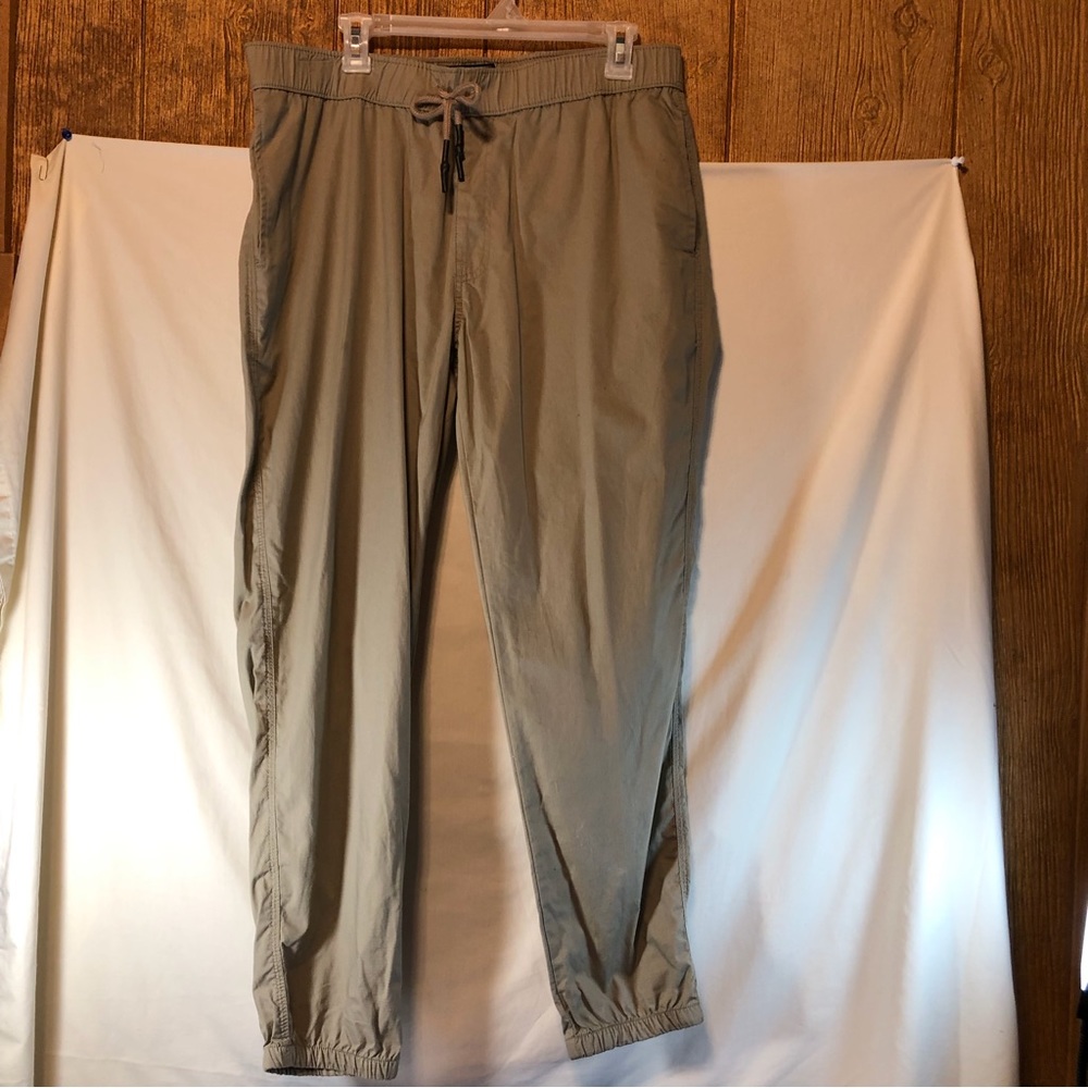 Ocean Current women’s tan elastic waist cargo pants L